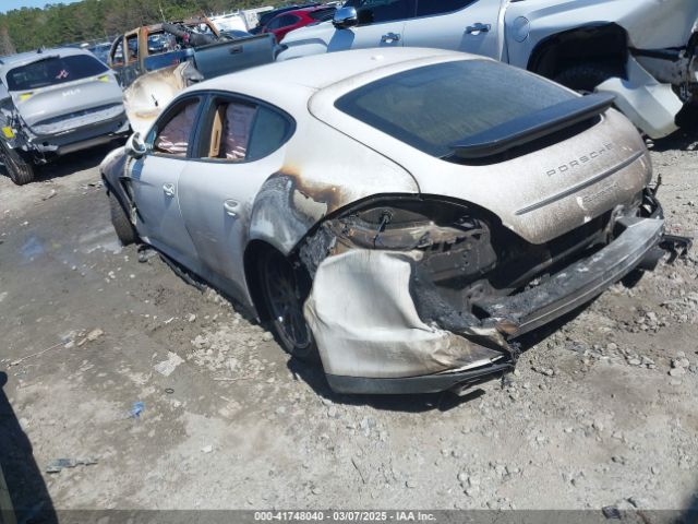 2011 PORSCHE PANAMERA WP0AA2A74BL010735 Photo 2