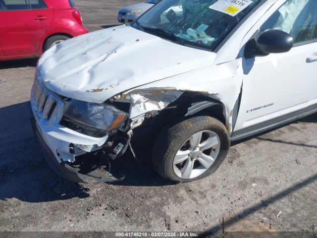 1C4NJDBBXED530808 Jeep Compass Sport
