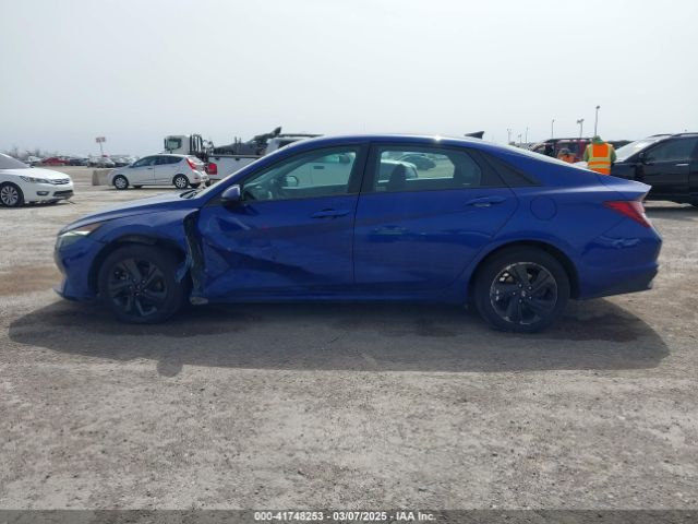 5NPLM4AG1NH058908 Hyundai ELANTRA SEL