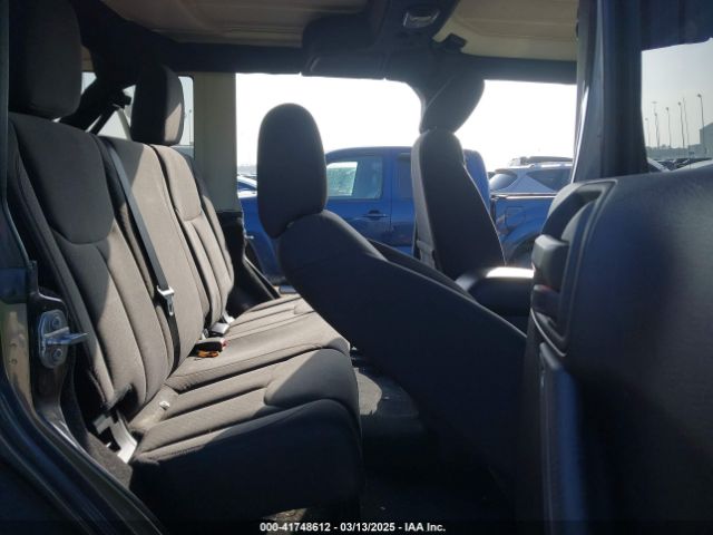 1C4BJWDG6HL552984 Jeep Wrangler Unlimited Sport