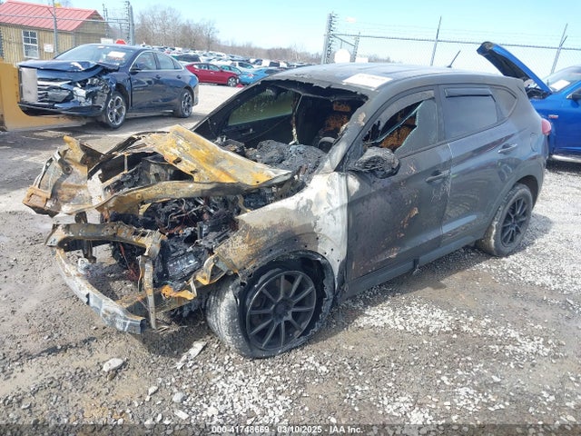 KM8J2CA43JU754632 Hyundai TUCSON SE