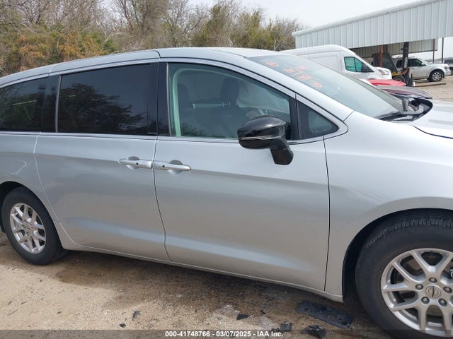 Chrysler Pacifica Touring L 2024 2C4RC1BG1RR159319 Image 13