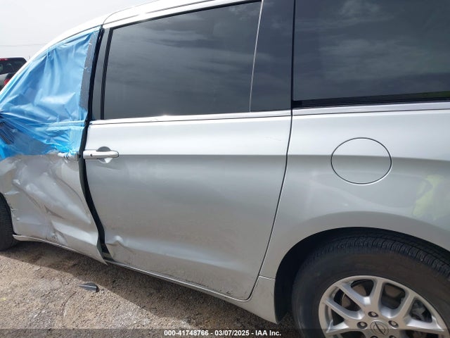 Chrysler Pacifica Touring L 2024 2C4RC1BG1RR159319 Image 14