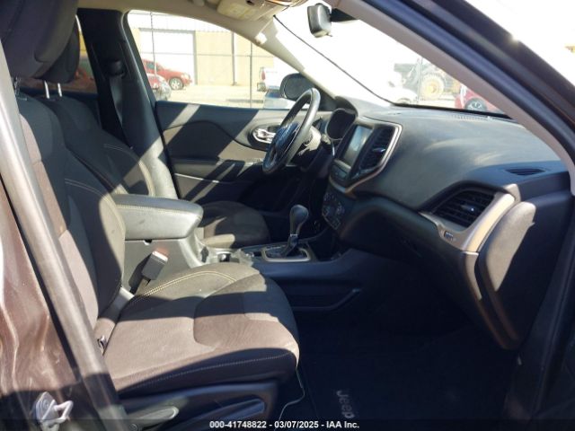 1C4PJLCB2GW160141 Jeep Cherokee Latitude