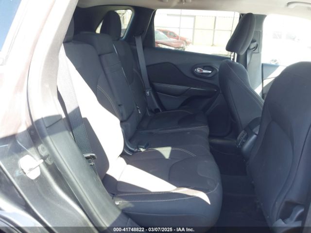 1C4PJLCB2GW160141 Jeep Cherokee Latitude