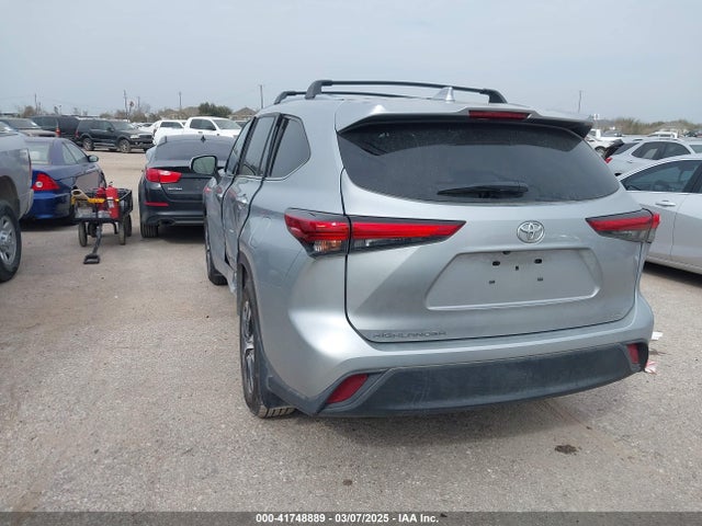 5TDGZRAH5MS086499 Toyota Highlander Xle