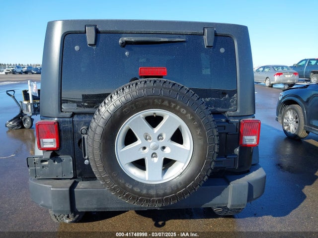 1C4BJWDG3FL771138 Jeep Wrangler Unlimited Sport