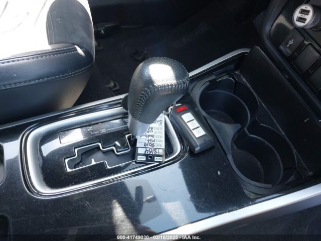 JA4AD3A33KZ030220 Mitsubishi Outlander Le