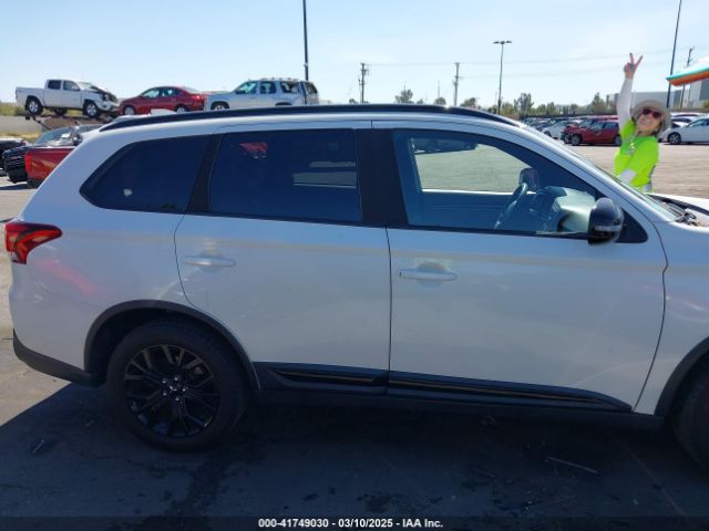 JA4AD3A33KZ030220 Mitsubishi Outlander Le