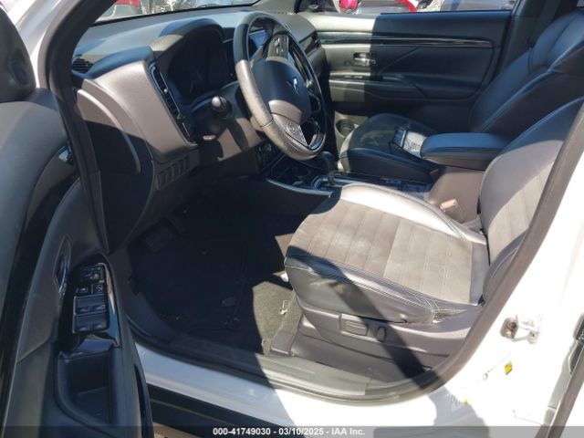 JA4AD3A33KZ030220 Mitsubishi Outlander Le