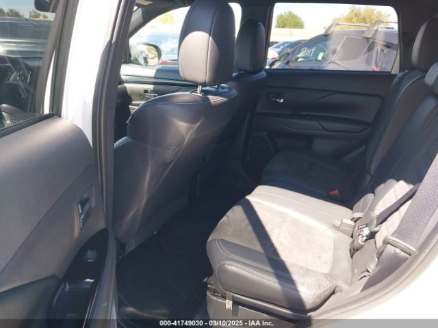 JA4AD3A33KZ030220 Mitsubishi Outlander Le