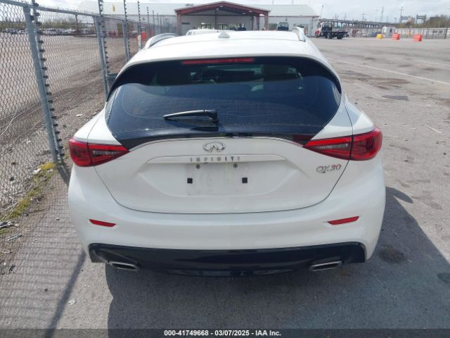 SJKCH5CP8KA010331 Infiniti Qx30 Luxe