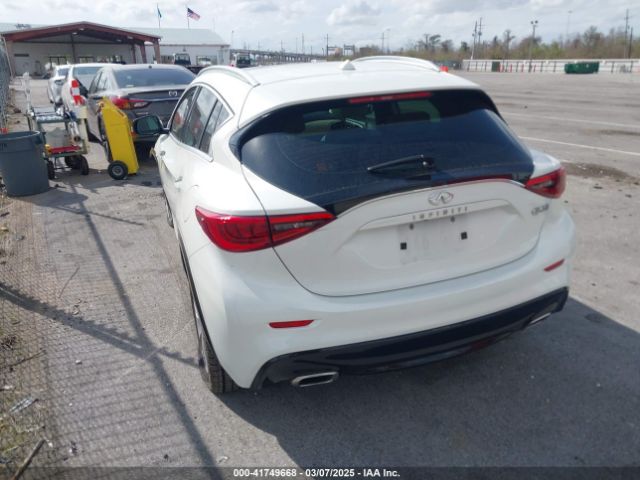 SJKCH5CP8KA010331 Infiniti Qx30 Luxe