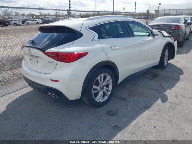 SJKCH5CP8KA010331 Infiniti Qx30 Luxe
