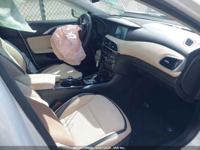 SJKCH5CP8KA010331 Infiniti Qx30 Luxe