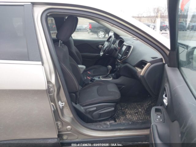1C4PJMCS1GW356318 Jeep Cherokee Latitude