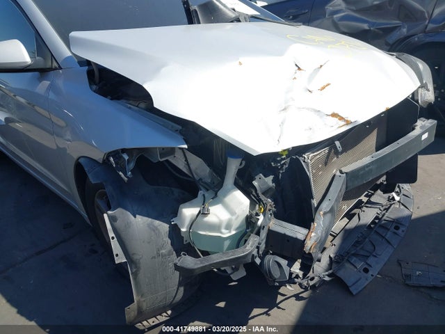 KMHD74LF2JU609343 Hyundai ELANTRA SE