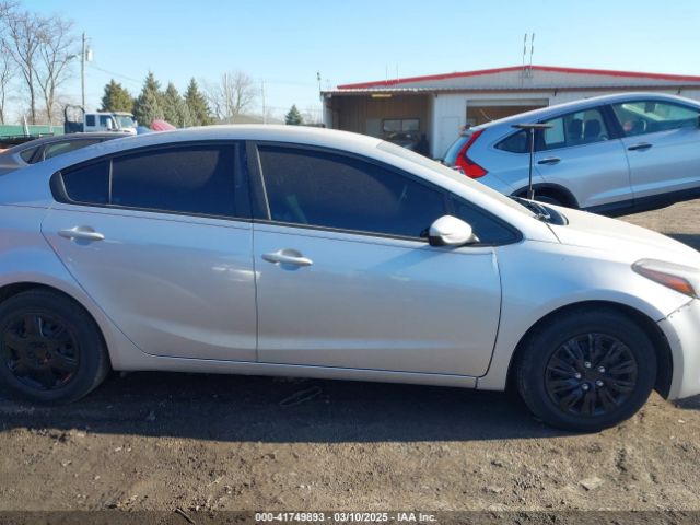 3KPFK4A70JE209884 KIA FORTE LX