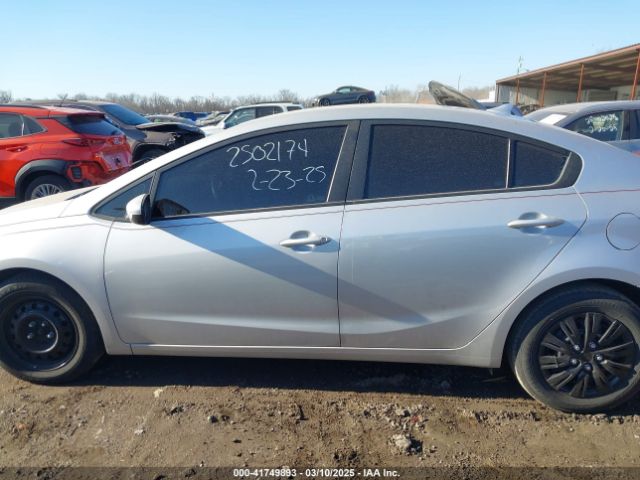 3KPFK4A70JE209884 KIA FORTE LX