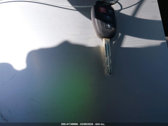 2T1BURHE3JC050965 Toyota COROLLA LE