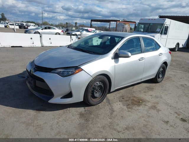 2T1BURHE3JC050965 Toyota COROLLA LE