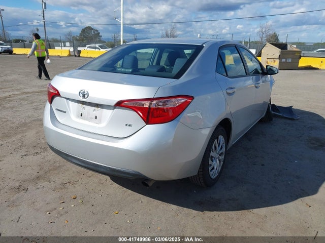 2T1BURHE3JC050965 Toyota COROLLA LE