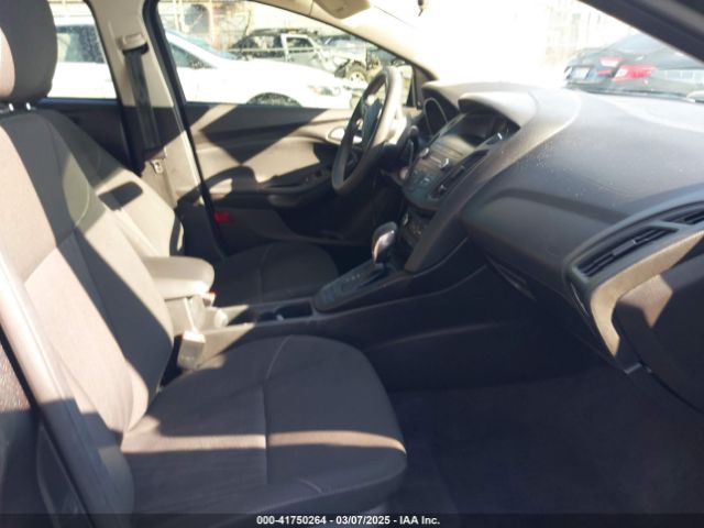1FADP3F27JL285891 Ford FOCUS SE