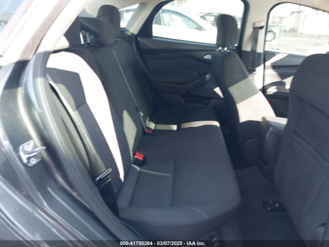 1FADP3F27JL285891 Ford FOCUS SE