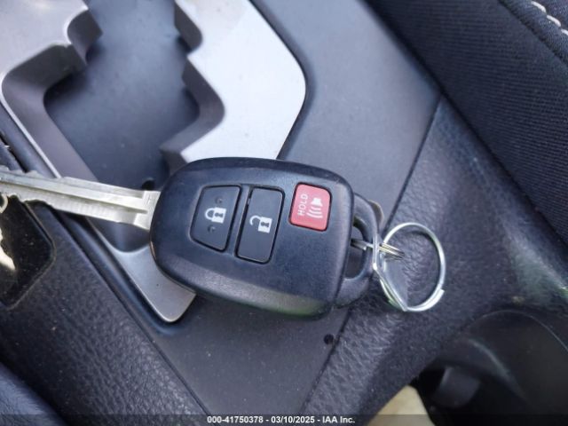 2T3RFREV7HW596021 Toyota Rav4 Xle