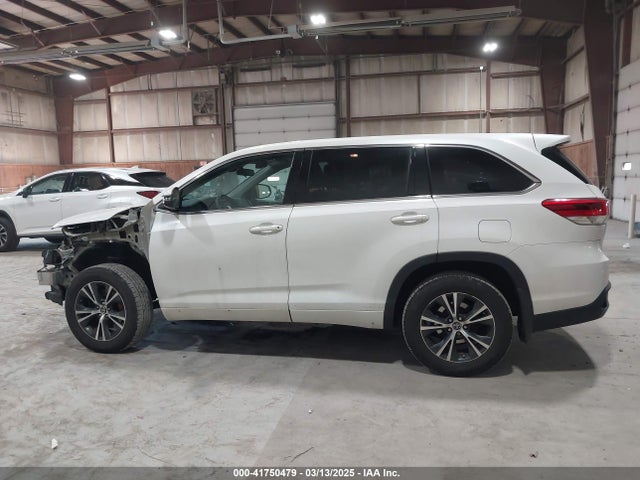 Toyota Highlander Le 2017 5TDBZRFH1HS448059 Image 14