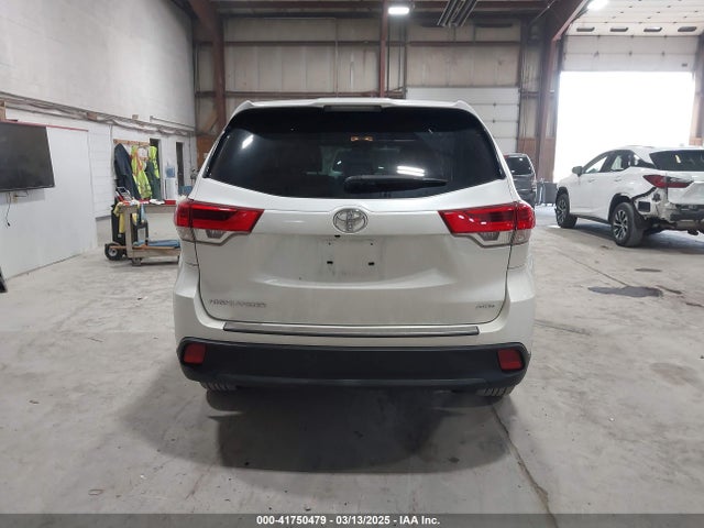 Toyota Highlander Le 2017 5TDBZRFH1HS448059 Image 16