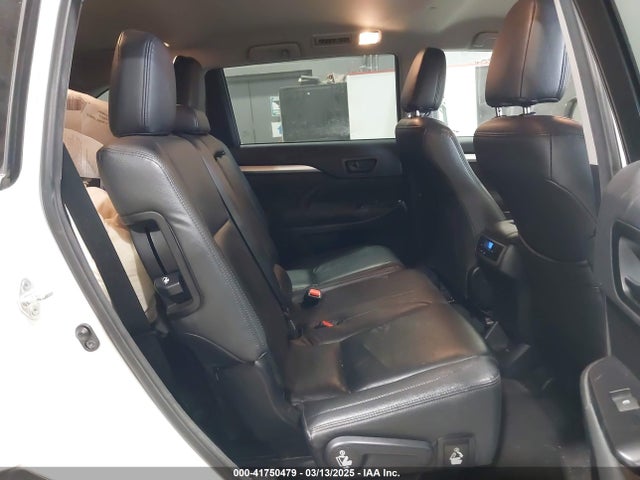 Toyota Highlander Le 2017 5TDBZRFH1HS448059 Image 8