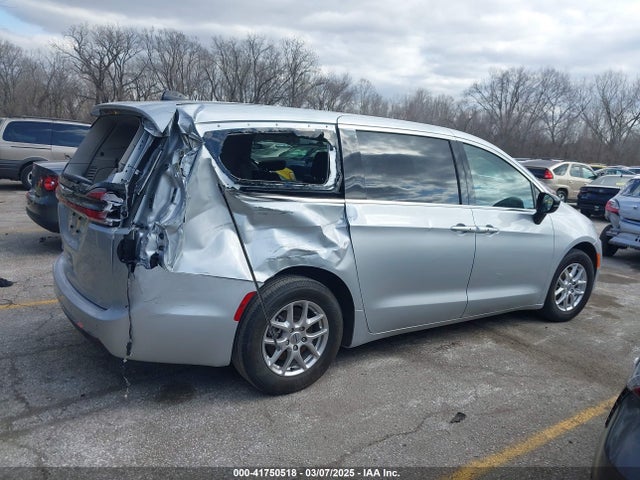 Chrysler Pacifica Touring L 2024 2C4RC1BG2RR133120 Image 14