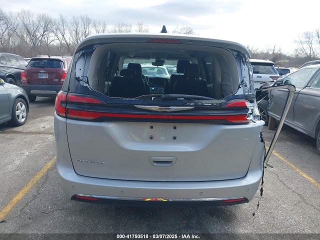 Chrysler Pacifica Touring L 2024 2C4RC1BG2RR133120 Image 17