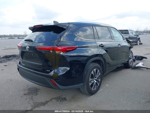 5TDGZRAH5NS127697 Toyota Highlander Xle