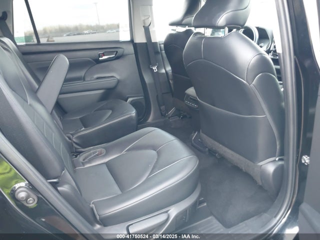 5TDGZRAH5NS127697 Toyota Highlander Xle