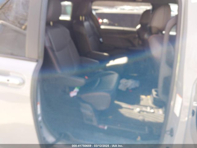 5TDXSKFC4RS145137 Toyota Sienna Xse