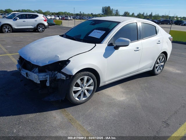 3MYDLBYV9HY153855 Toyota YARIS IA