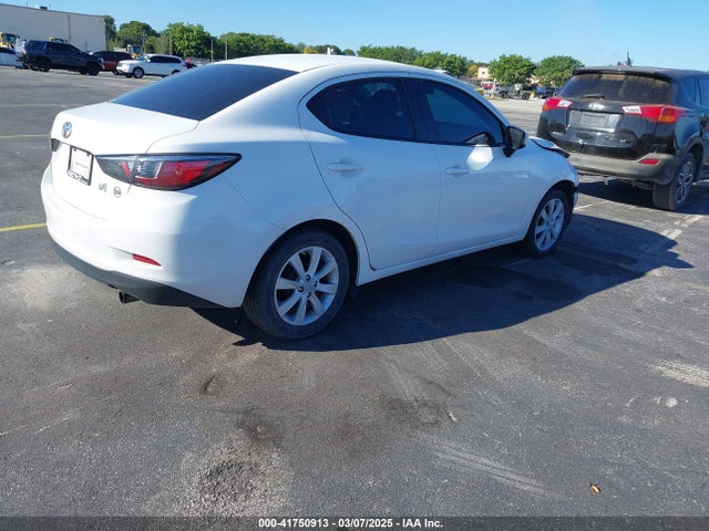 3MYDLBYV9HY153855 Toyota YARIS IA