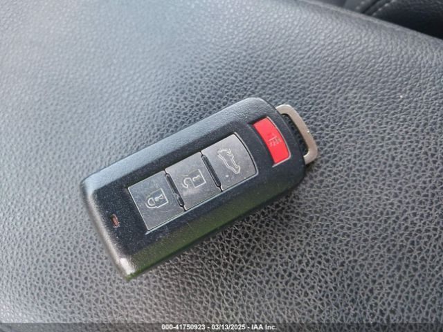 JA4AZ3A3XEZ012593 Mitsubishi Outlander Se
