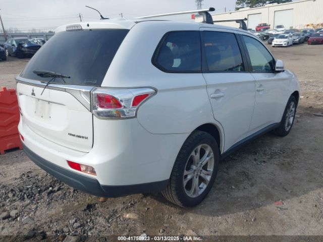JA4AZ3A3XEZ012593 Mitsubishi Outlander Se