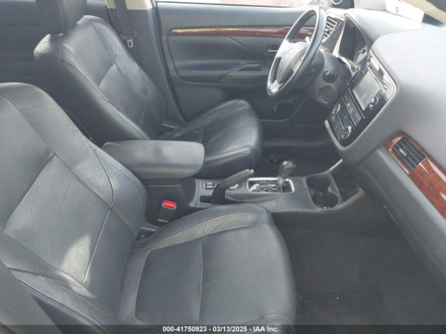 JA4AZ3A3XEZ012593 Mitsubishi Outlander Se