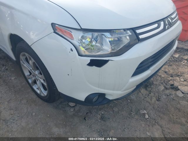 JA4AZ3A3XEZ012593 Mitsubishi Outlander Se