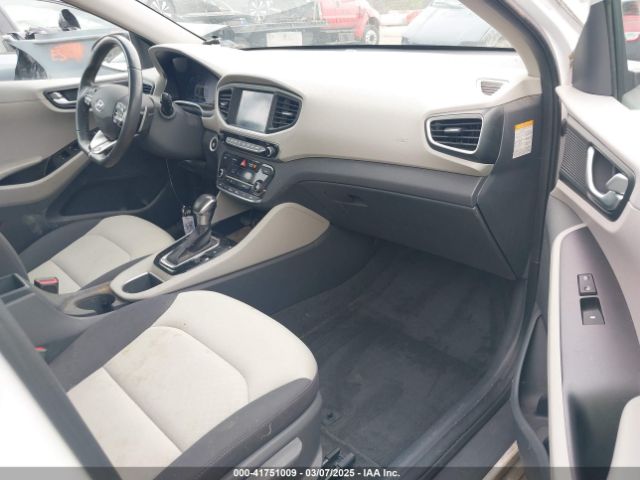 2019 HYUNDAI IONIQ HYBRID KMHC75LC2KU119543 Photo 4