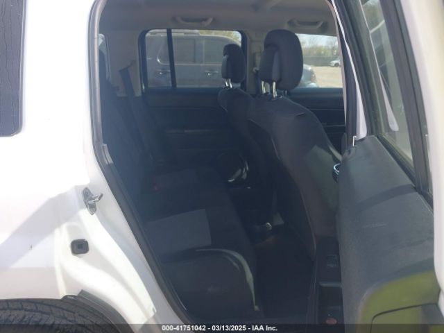 1C4NJPBBXFD389578 Jeep Patriot Sport