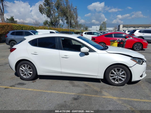 Mazda Mazda3 I Touring 2016 JM1BM1M76G1346083 Image 13