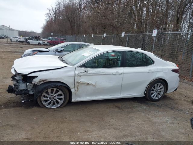 4T1C11BK6NU055059 Toyota Camry Le Awd