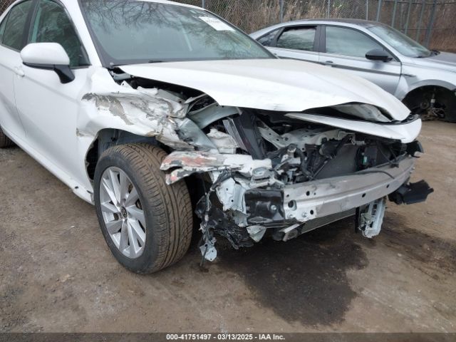 4T1C11BK6NU055059 Toyota Camry Le Awd