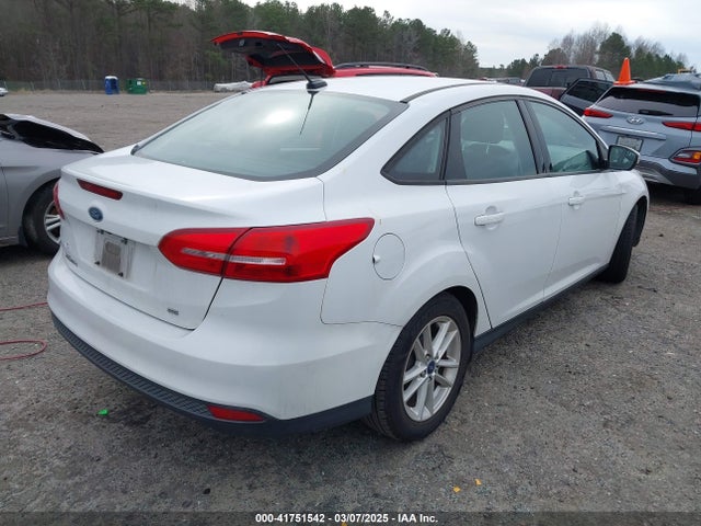 Ford FOCUS SE 2016 1FADP3F22GL401636 Image 4