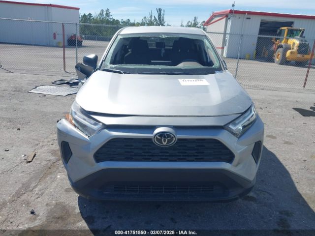 2T3H1RFVXRC300842 Toyota RAV4 LE